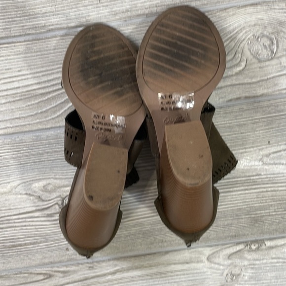 Qupid olive green peep toe cutout ankle zip bootie - Picture 7 of 7